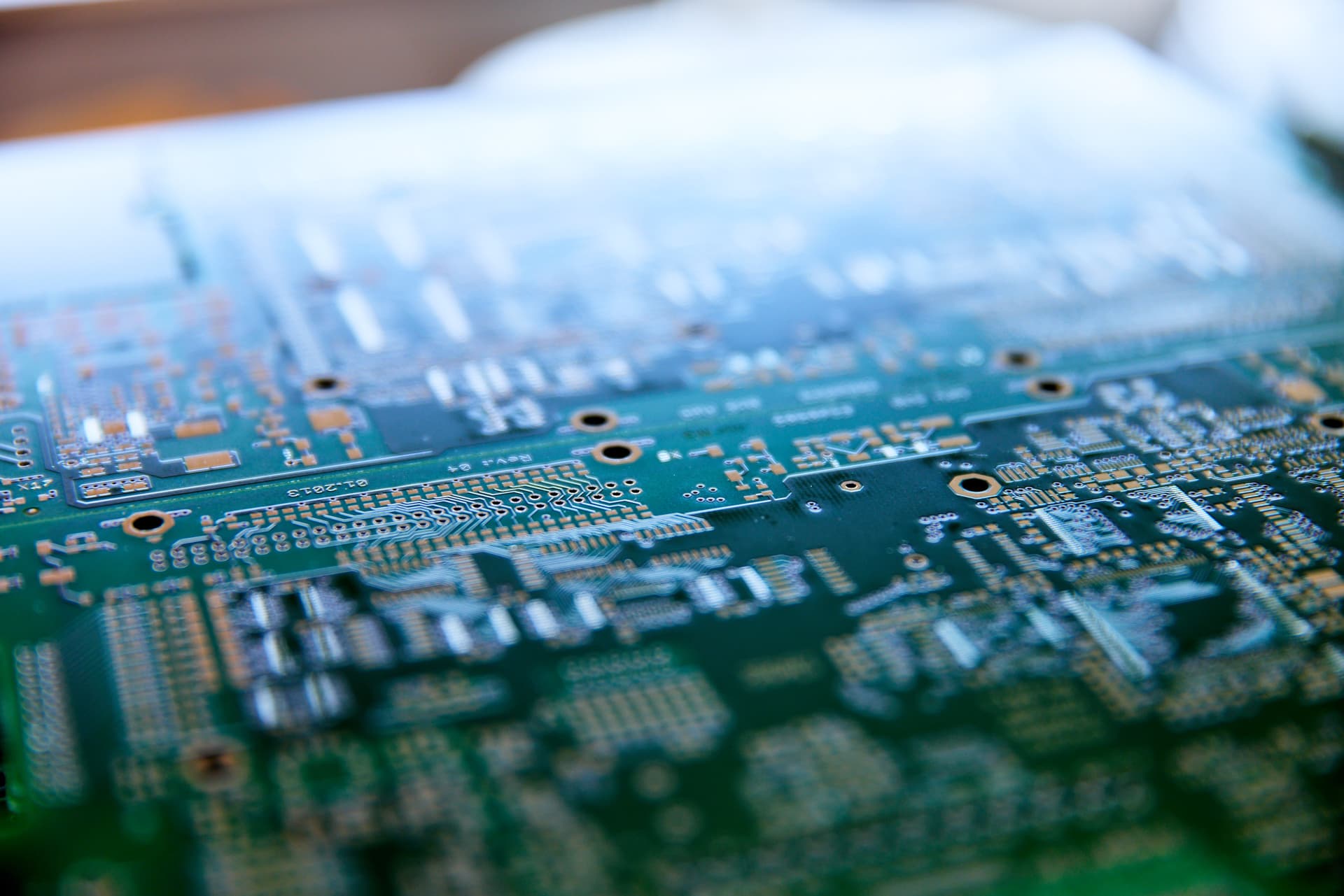 Nahaufnahme von einer Leiterplatte mit Link zum Kontaktformular