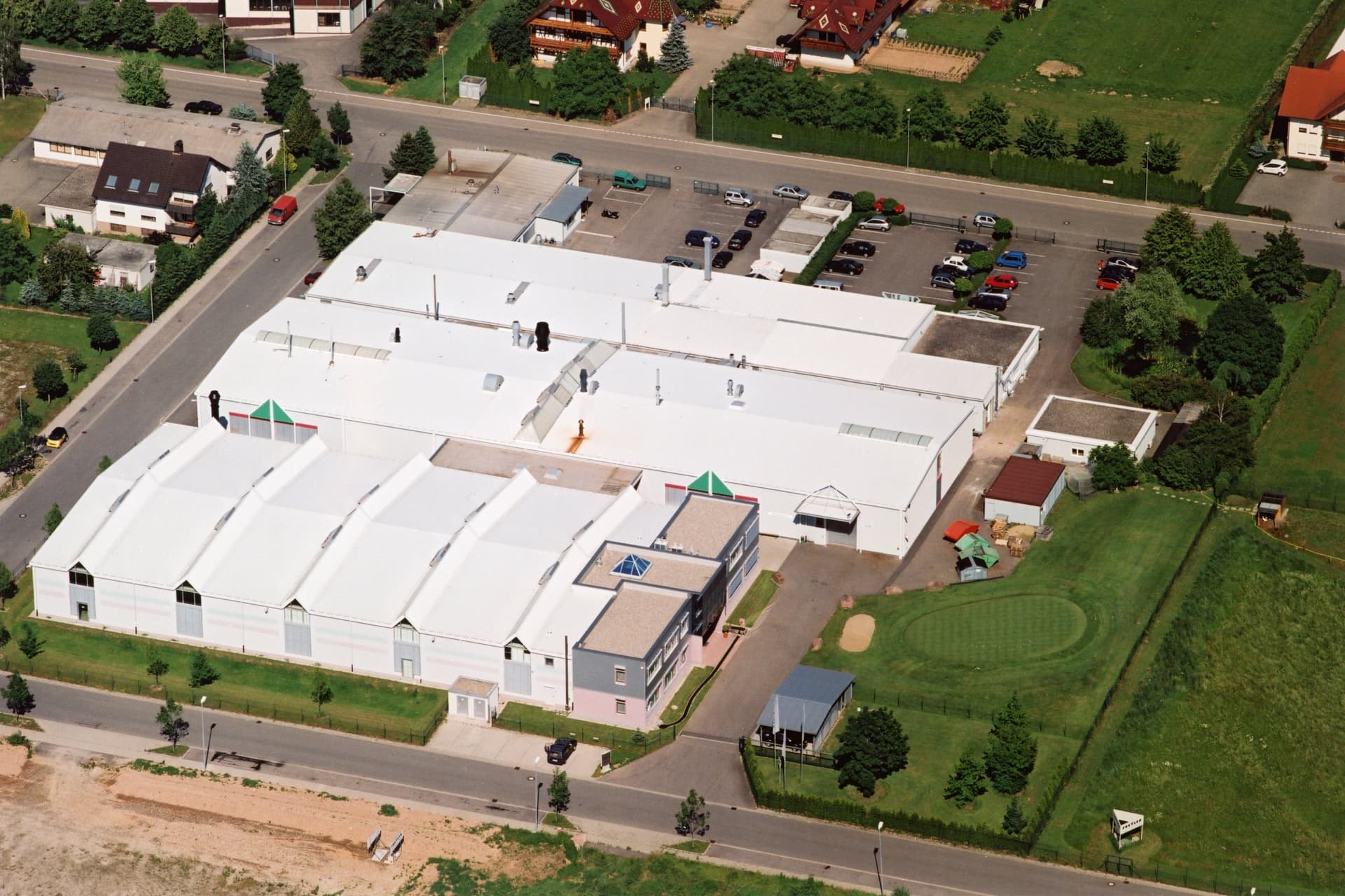 Construction of a large new 2,000 m² production hall and administration building. New electroplating line.