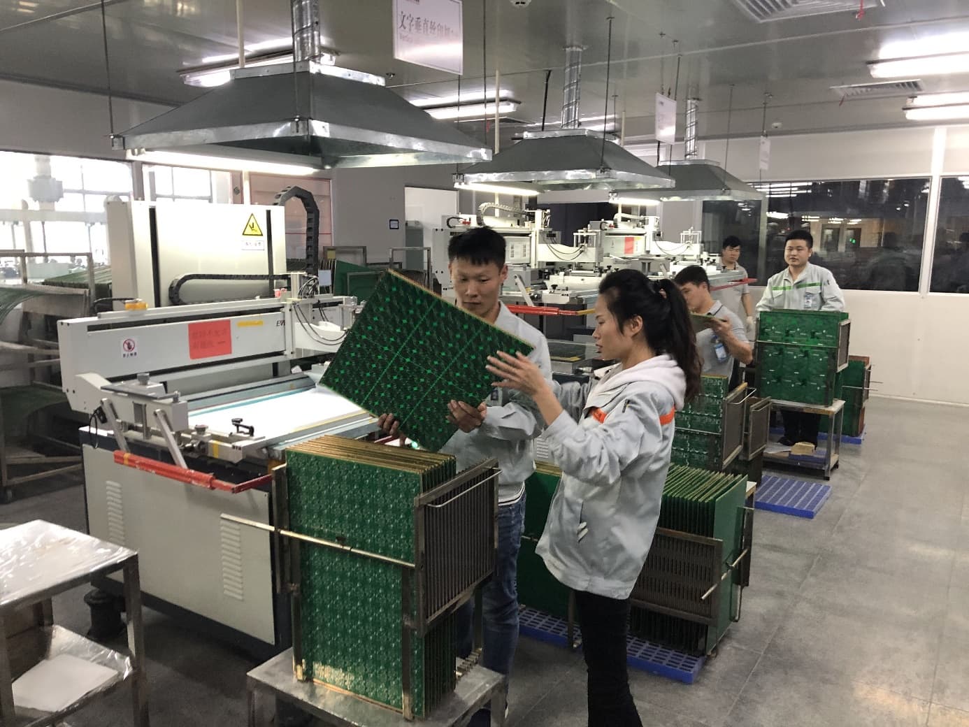 Start Serienproduktion mit asiatischen Partnern.